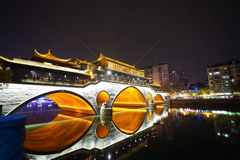 成都夜晚有哪些風景？夜幕下的成都，像是被一层神秘的面纱包裹着，等待着每一位探索者去揭开它的秘密。